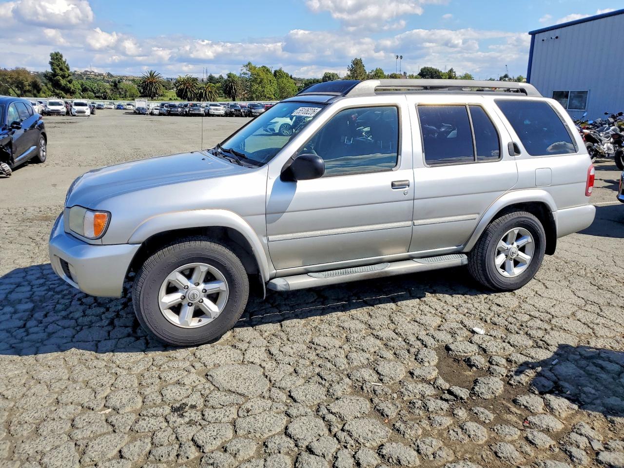 Salvage Nissan Pathfinder Image