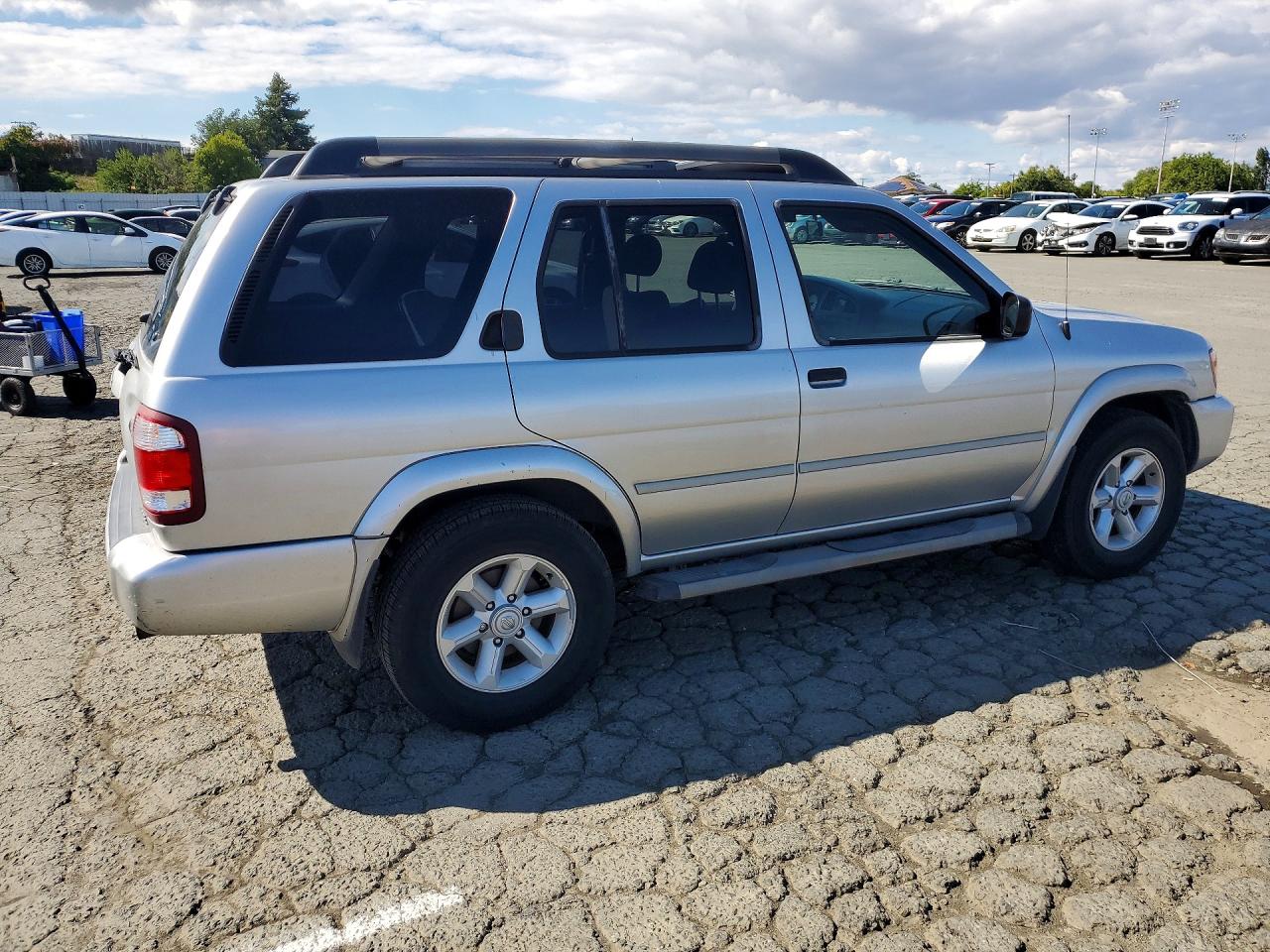 Nissan Pathfinder Se