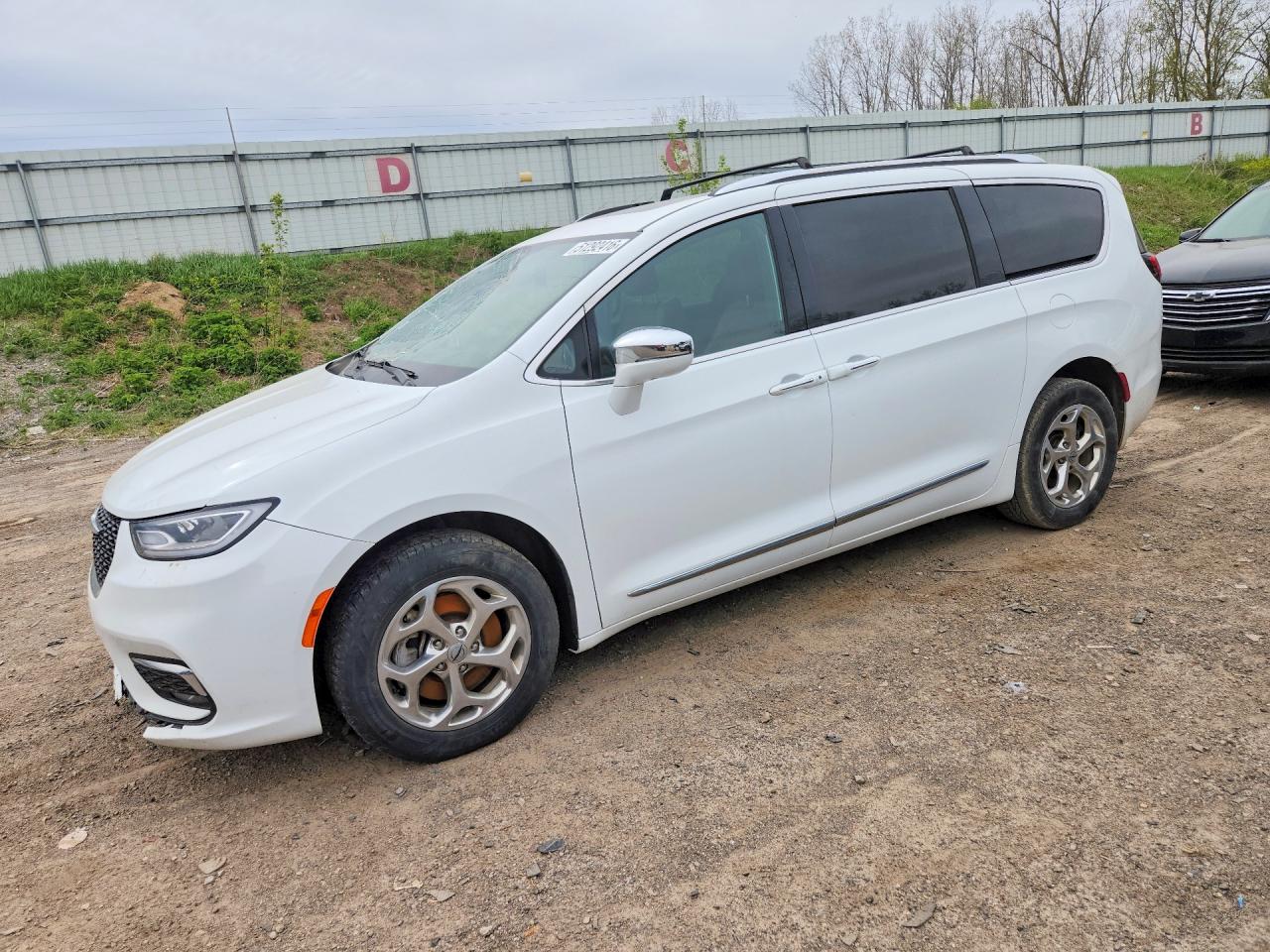 Salvage Chrysler Pacifica Image