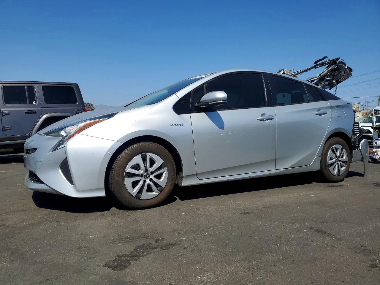 Salvage Toyota Prius Image