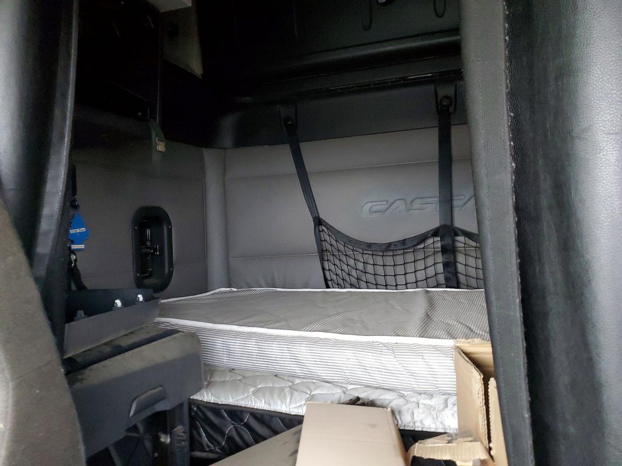 Freigliner Cascadia 126
