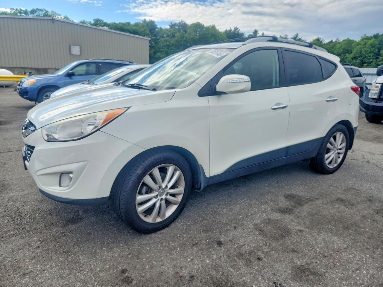 Salvage Hyundai TUCSON Image