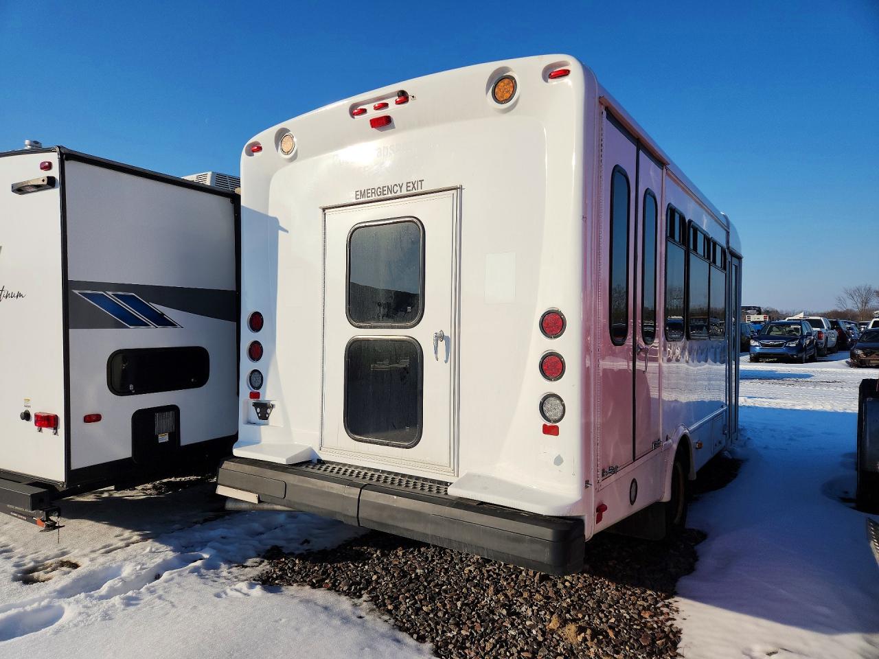 Ford Econoline E450 Super Duty Cutaway Van