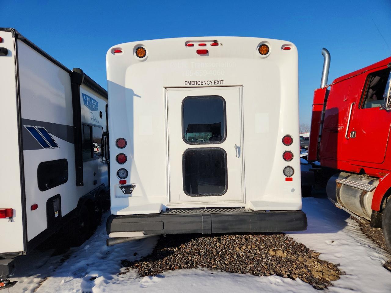 Ford Econoline E450 Super Duty Cutaway Van