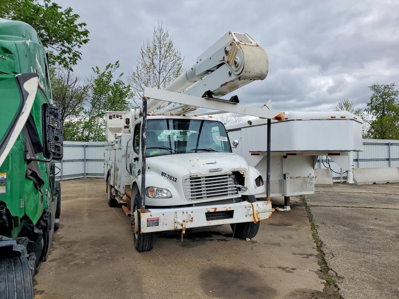 Salvage Freightliner M2 Image