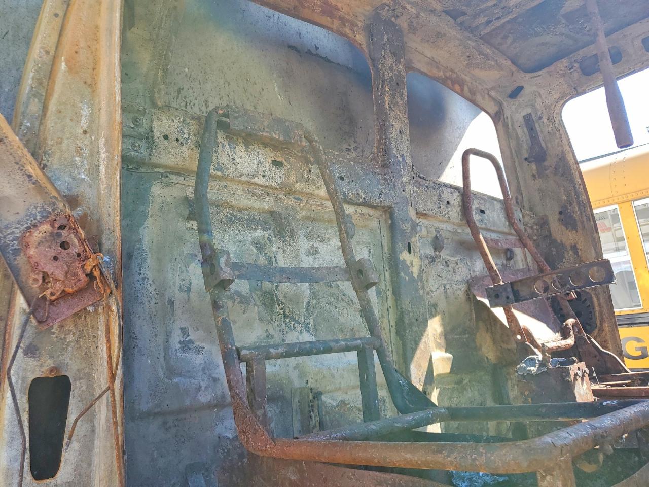 Sterling Truck L 9500