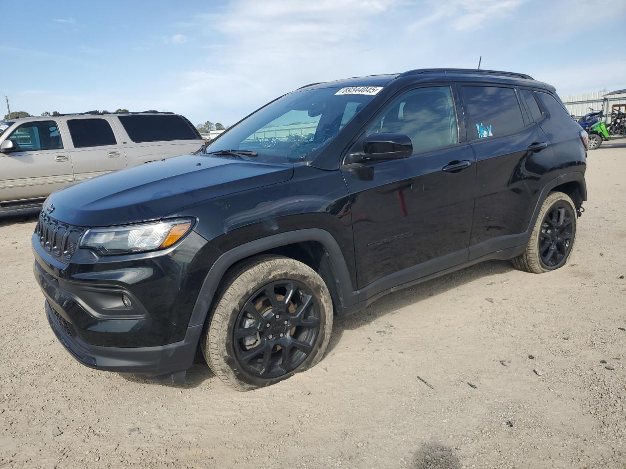 Salvage Jeep Compass Image