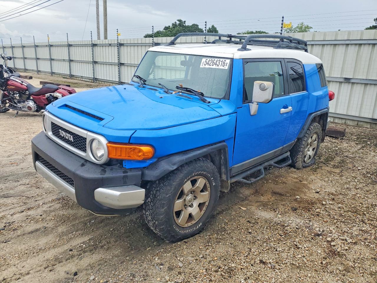 Salvage Toyota FJ Cruiser Image