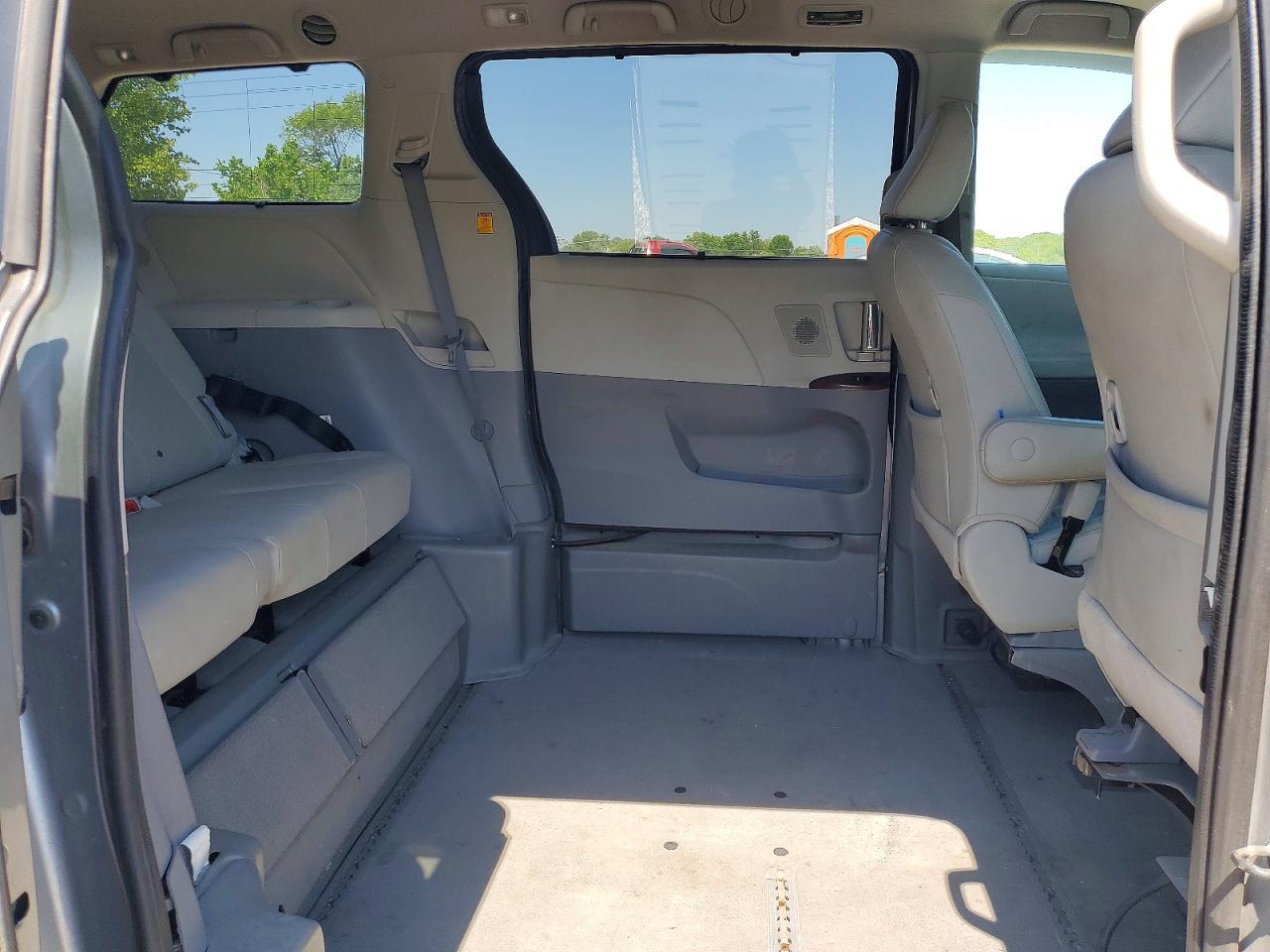 Toyota Sienna Xle 8-passenger