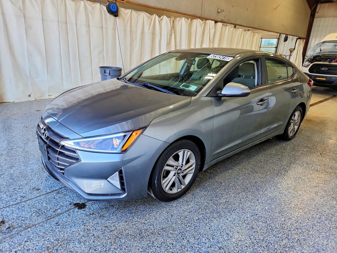 Salvage Hyundai ELANTRA Image