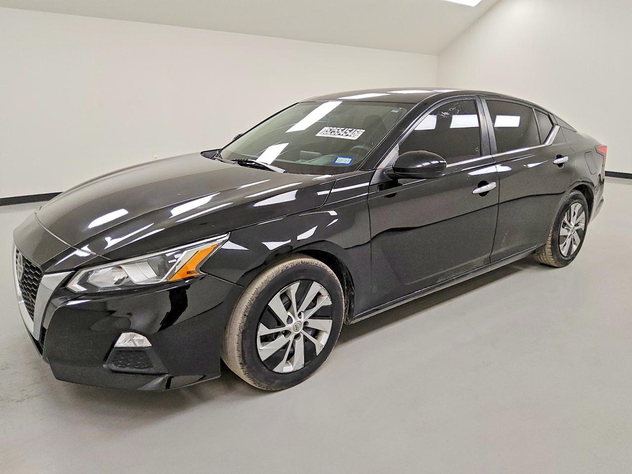 Salvage Nissan Altima Image