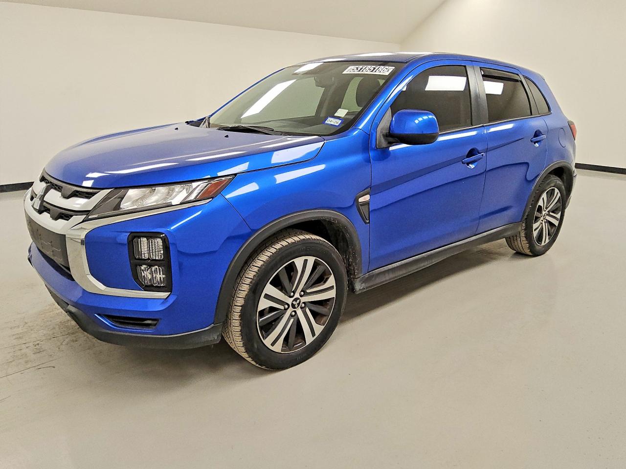 Salvage Mitsubishi Outlander Image