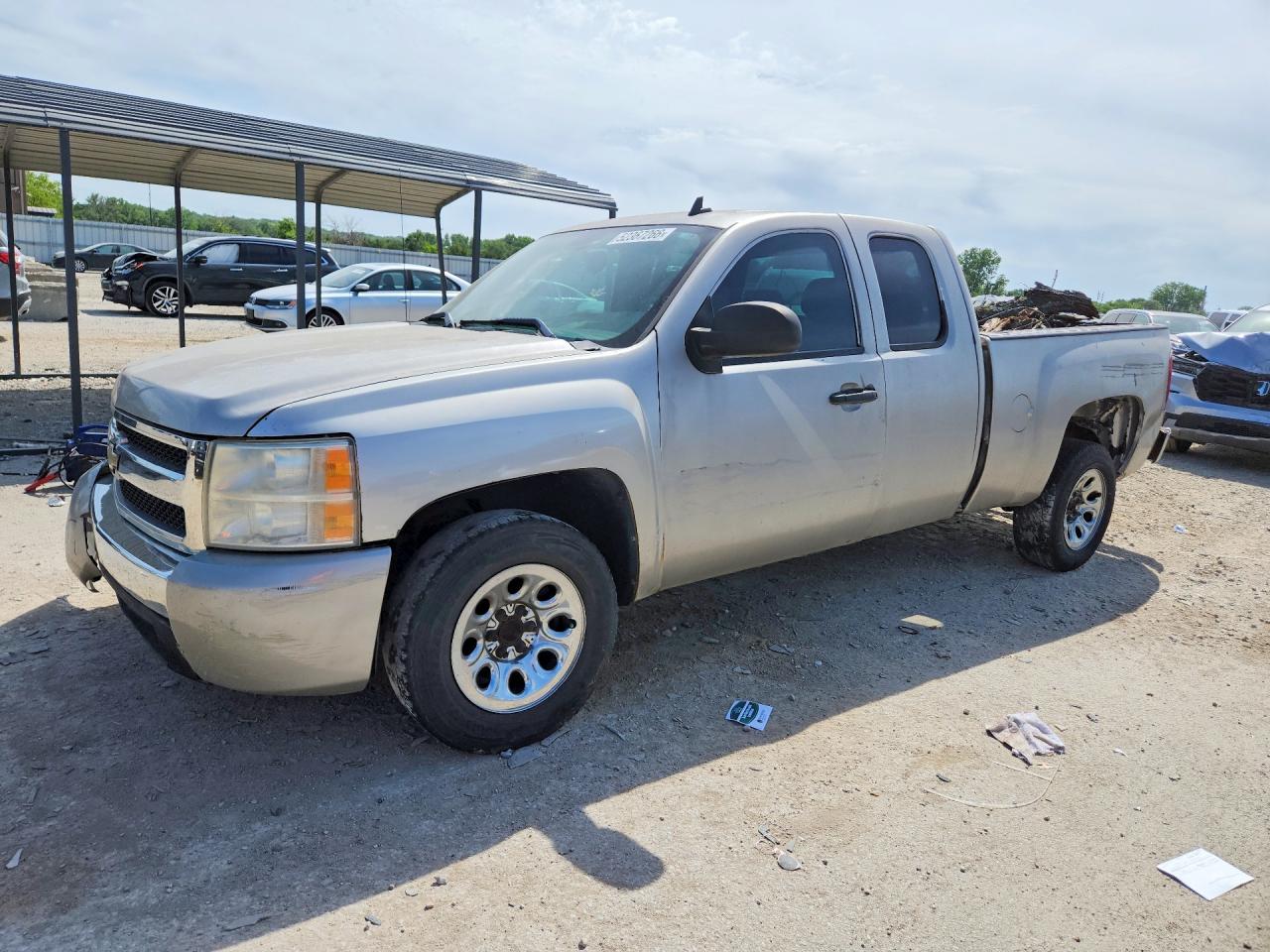 Salvage Chevrolet Silverado Image