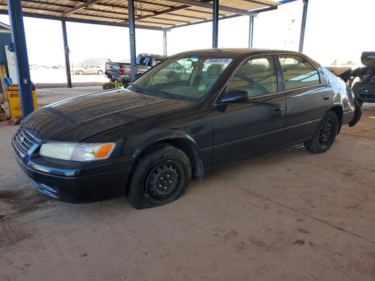 Salvage Toyota Camry Image