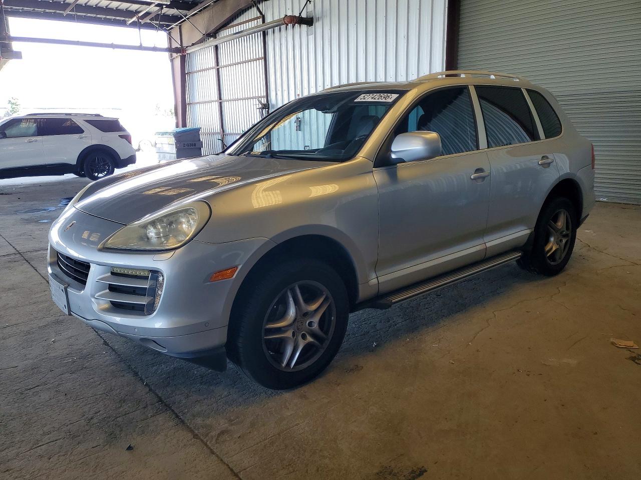 Salvage Porsche Cayenne Image