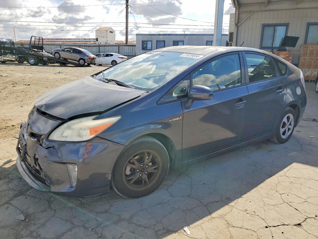 Salvage Toyota Prius Image