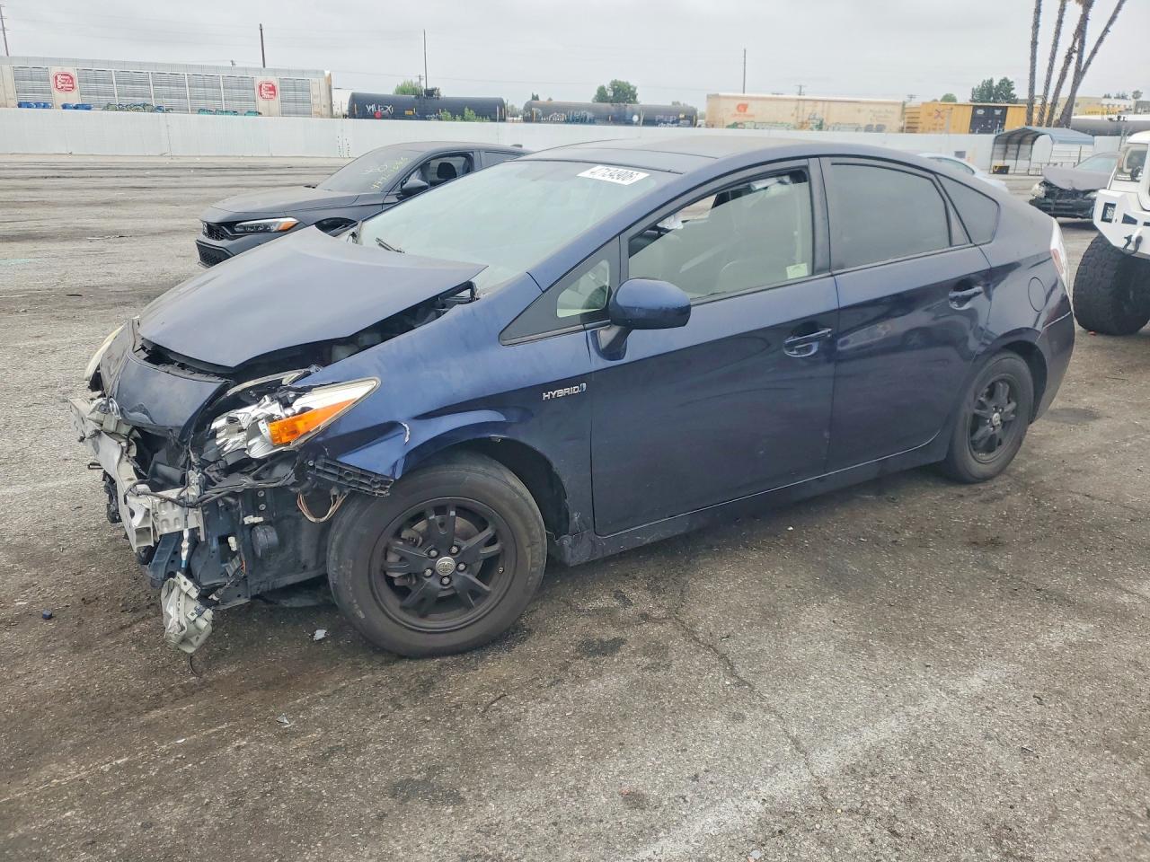 Salvage Toyota Prius Image