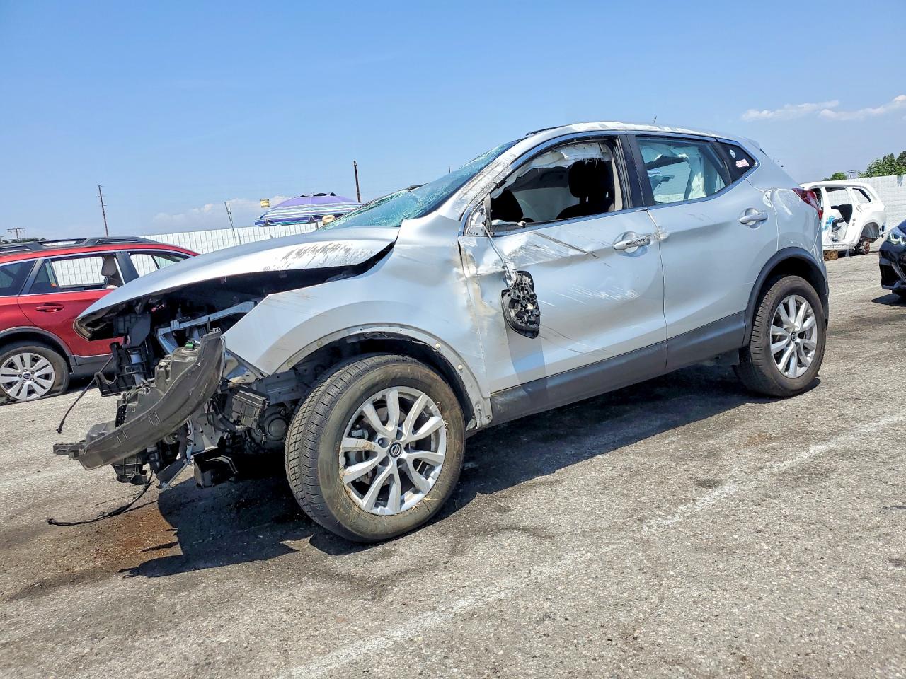 Salvage Nissan Rogue Image