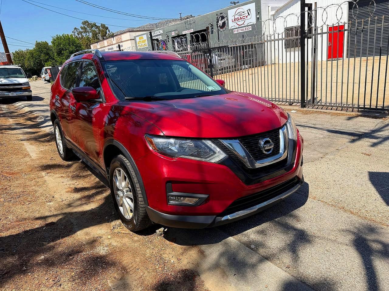 Salvage Nissan Rogue Image