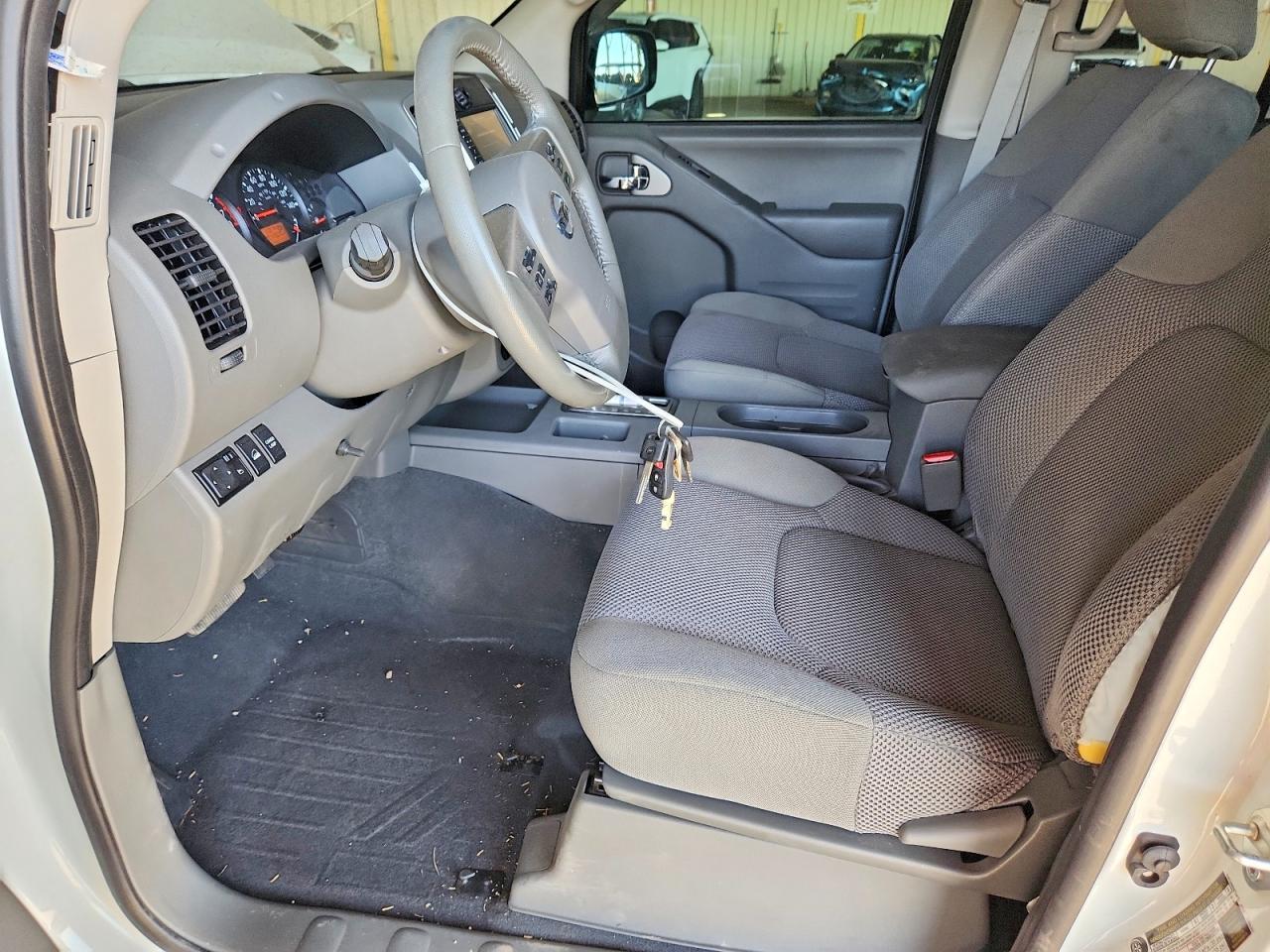 Nissan Frontier Sv