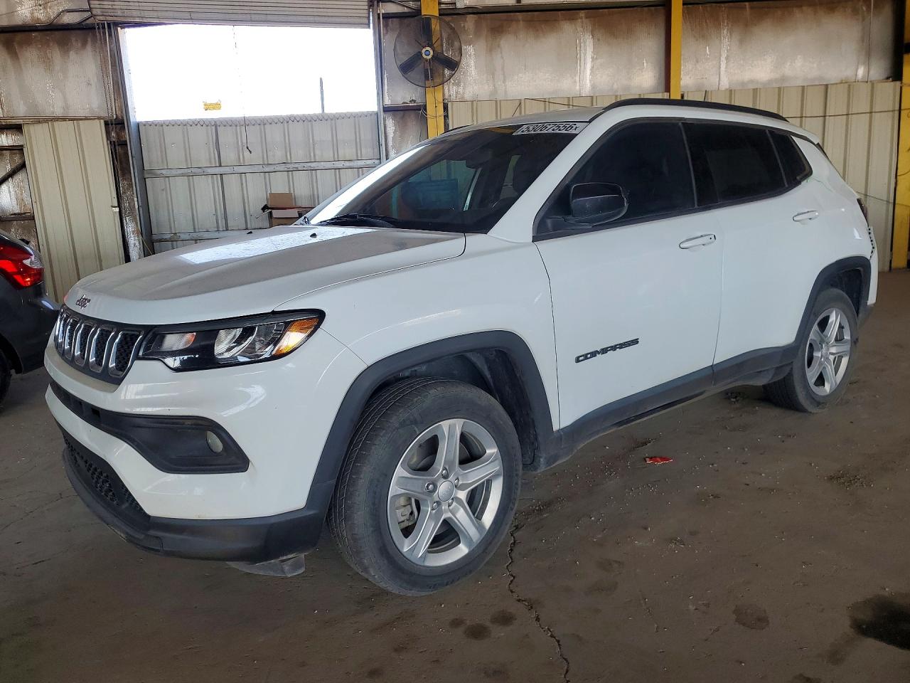 Salvage Jeep Compass Image