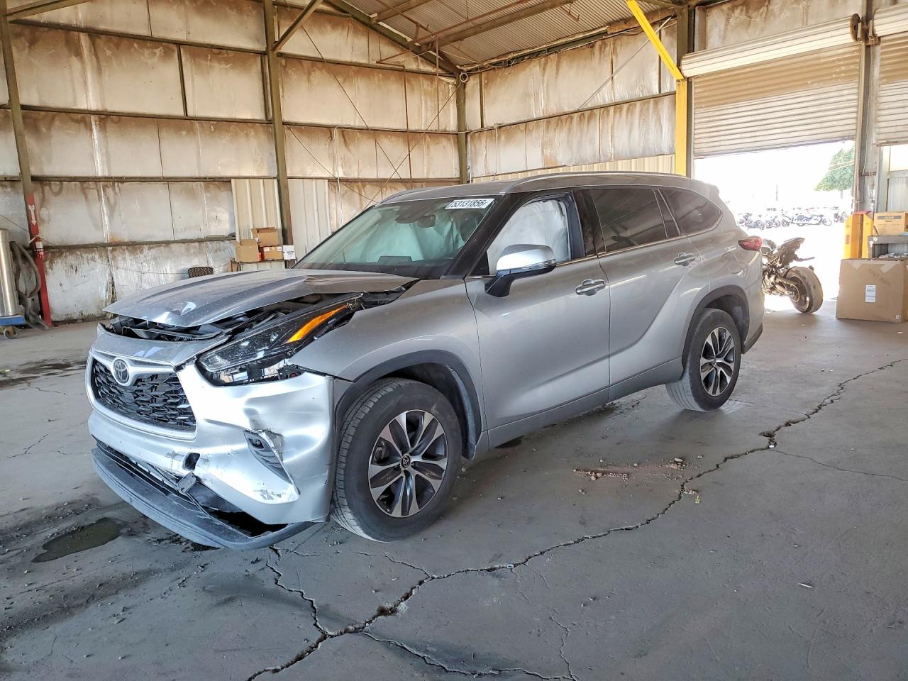 Salvage Toyota Highlander Image