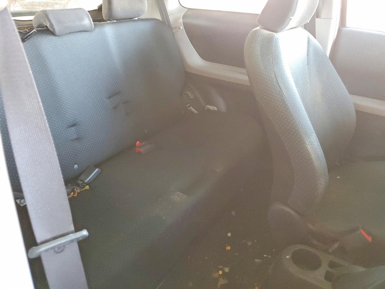 Toyota Yaris Base