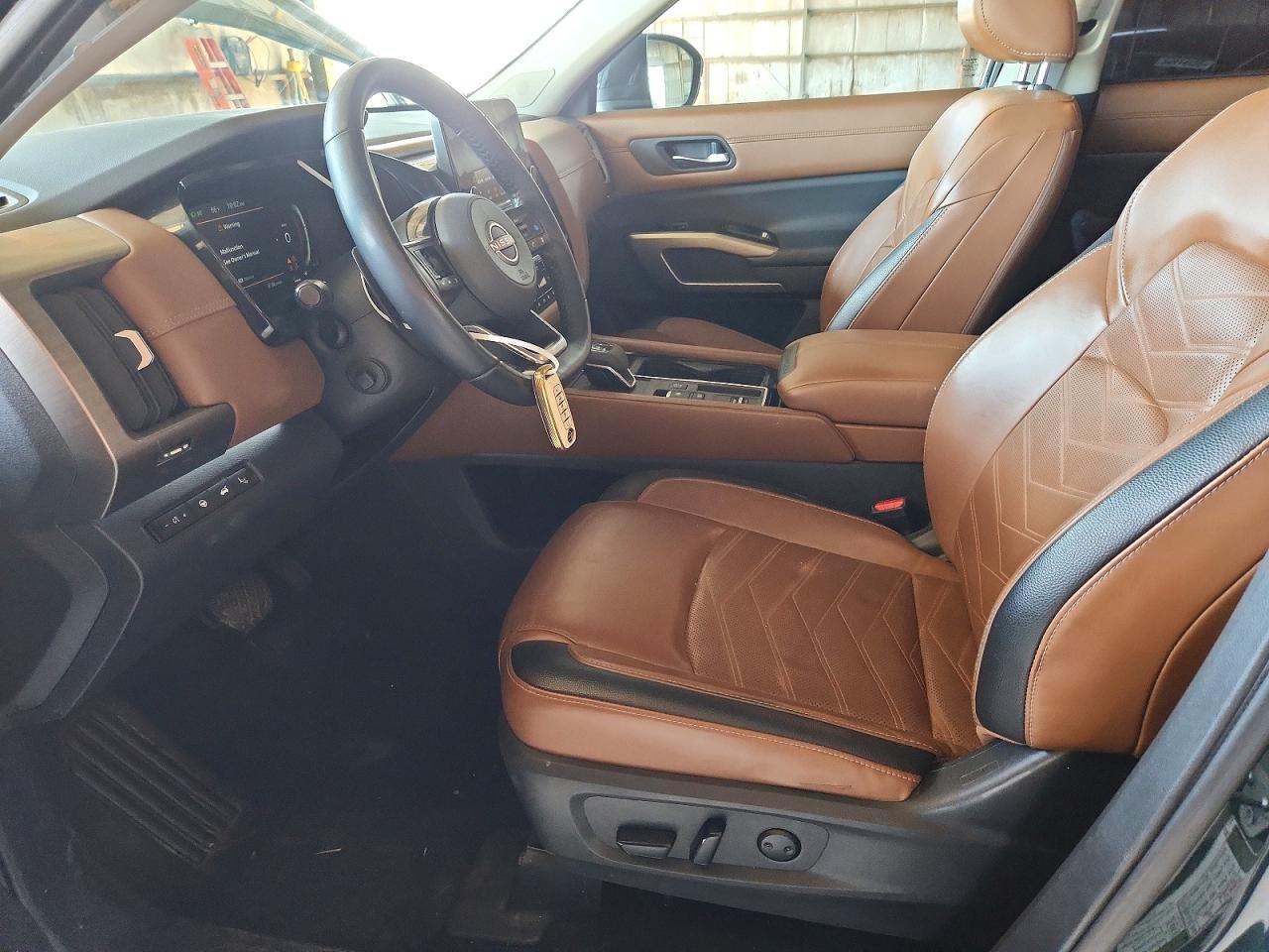 Nissan Pathfinder Platinum