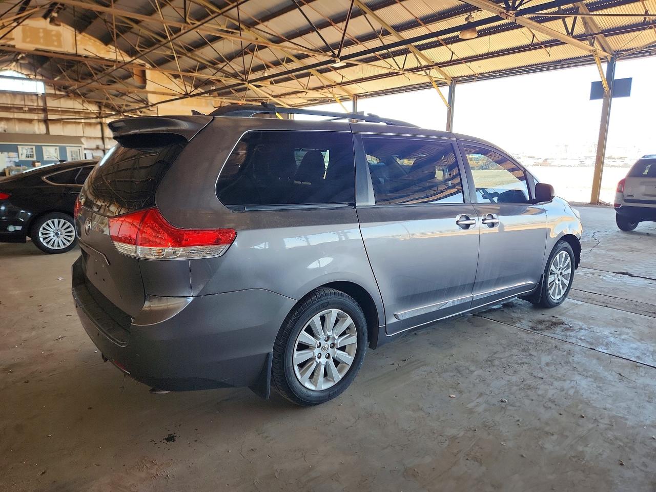 Toyota Sienna Xle 7-passenger