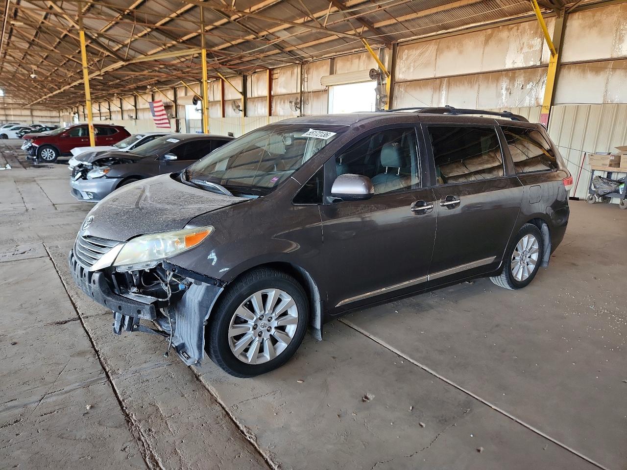 Salvage Toyota Sienna Image
