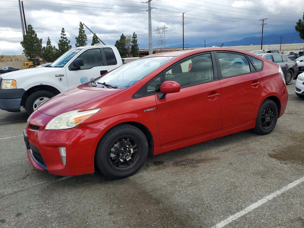Salvage Toyota Prius Image