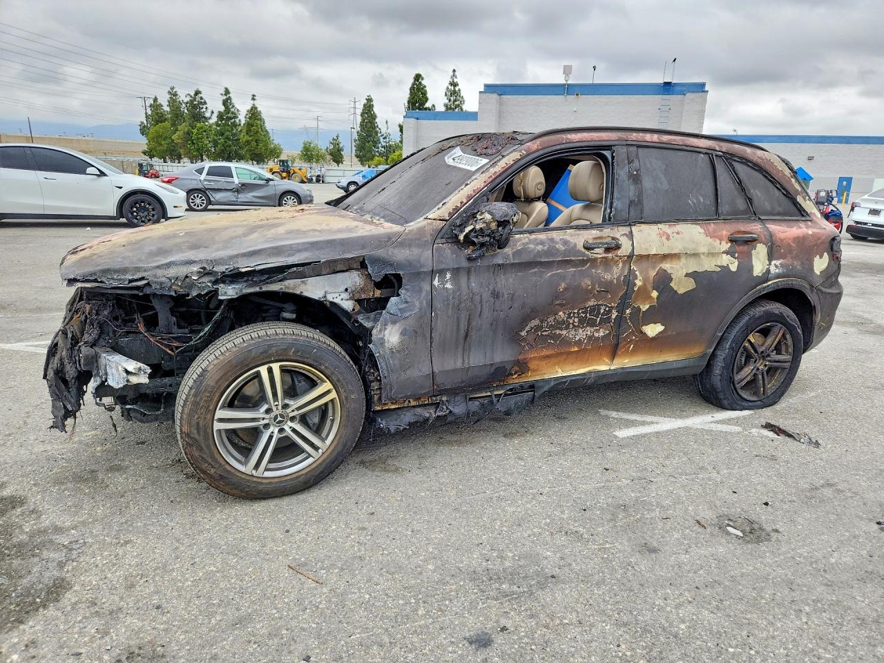 Salvage Mercedes-Benz GLC Image