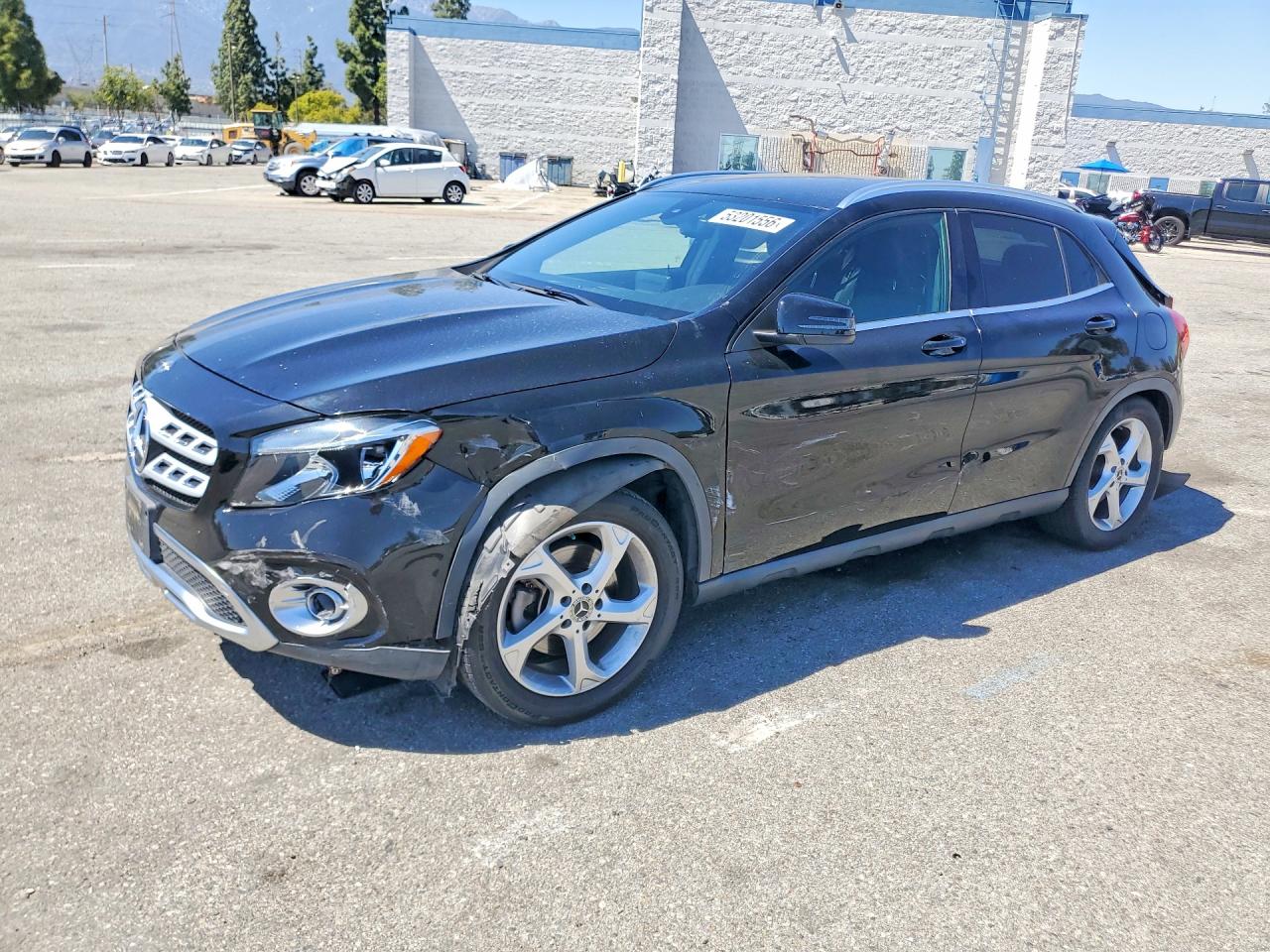 Salvage Mercedes-Benz GLA Image