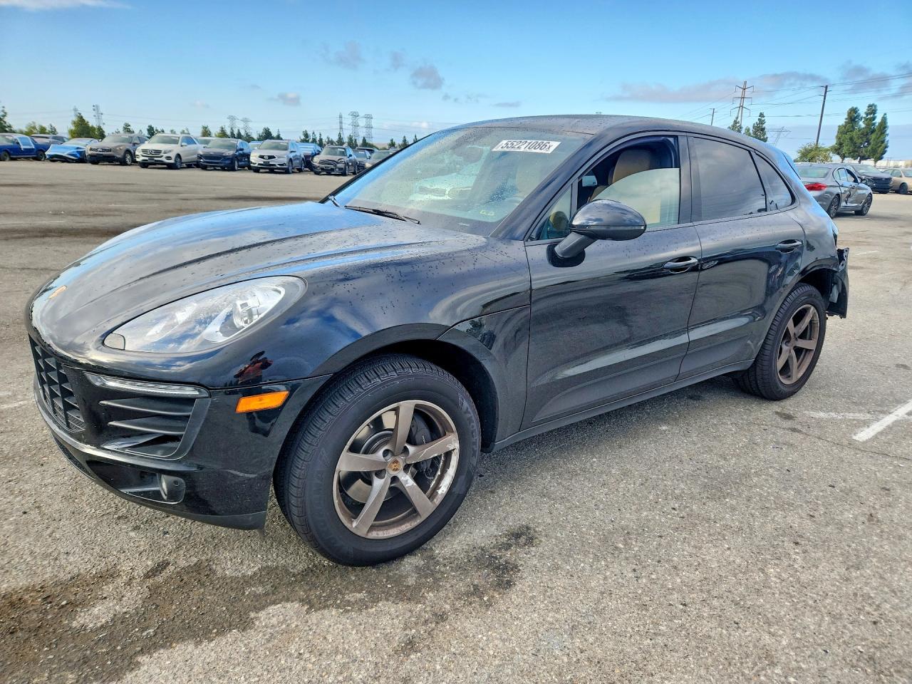 Salvage Porsche Macan Image