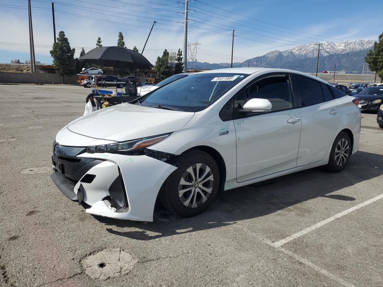 Salvage Toyota Prius Image