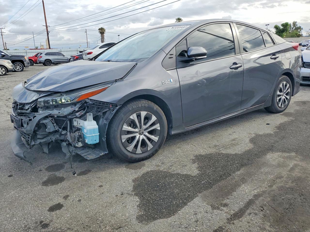Salvage Toyota Prius Image