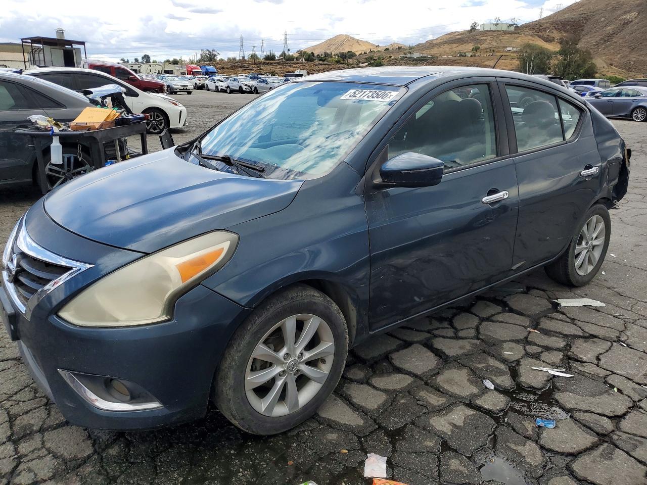 Salvage Nissan Versa Image