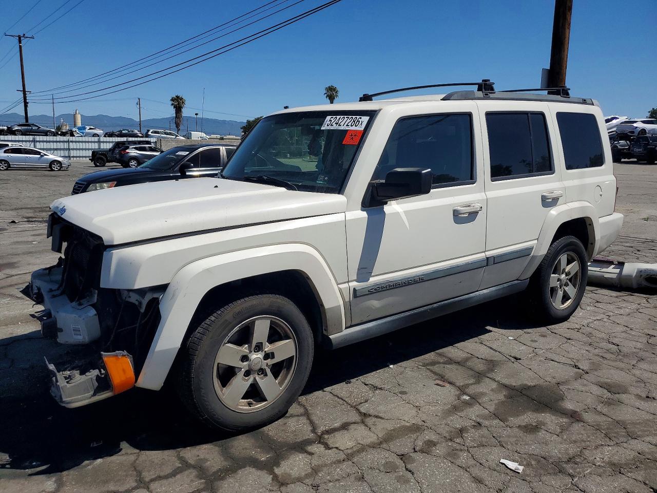 Salvage Jeep Commander Image