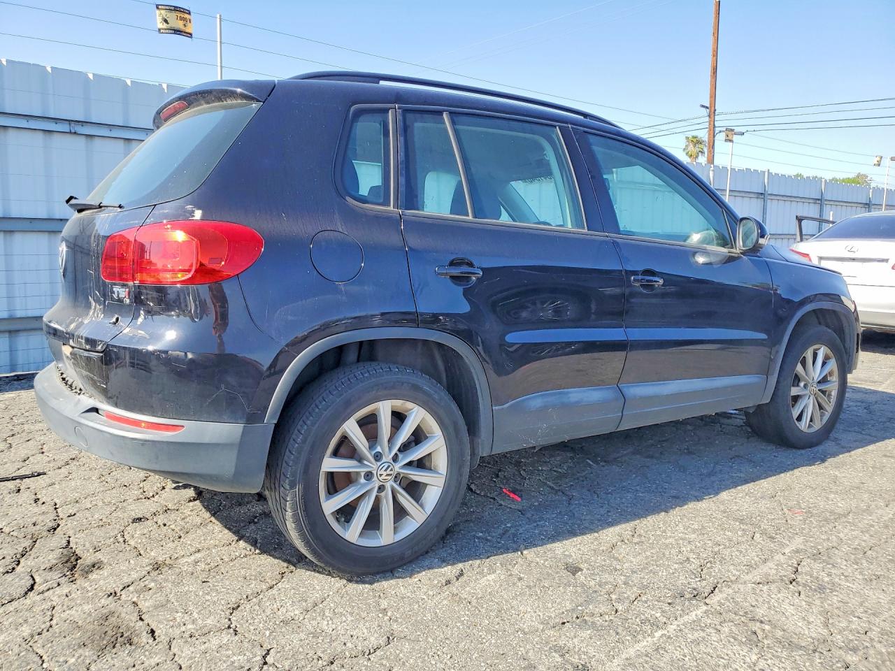 Volkswagen Tiguan S