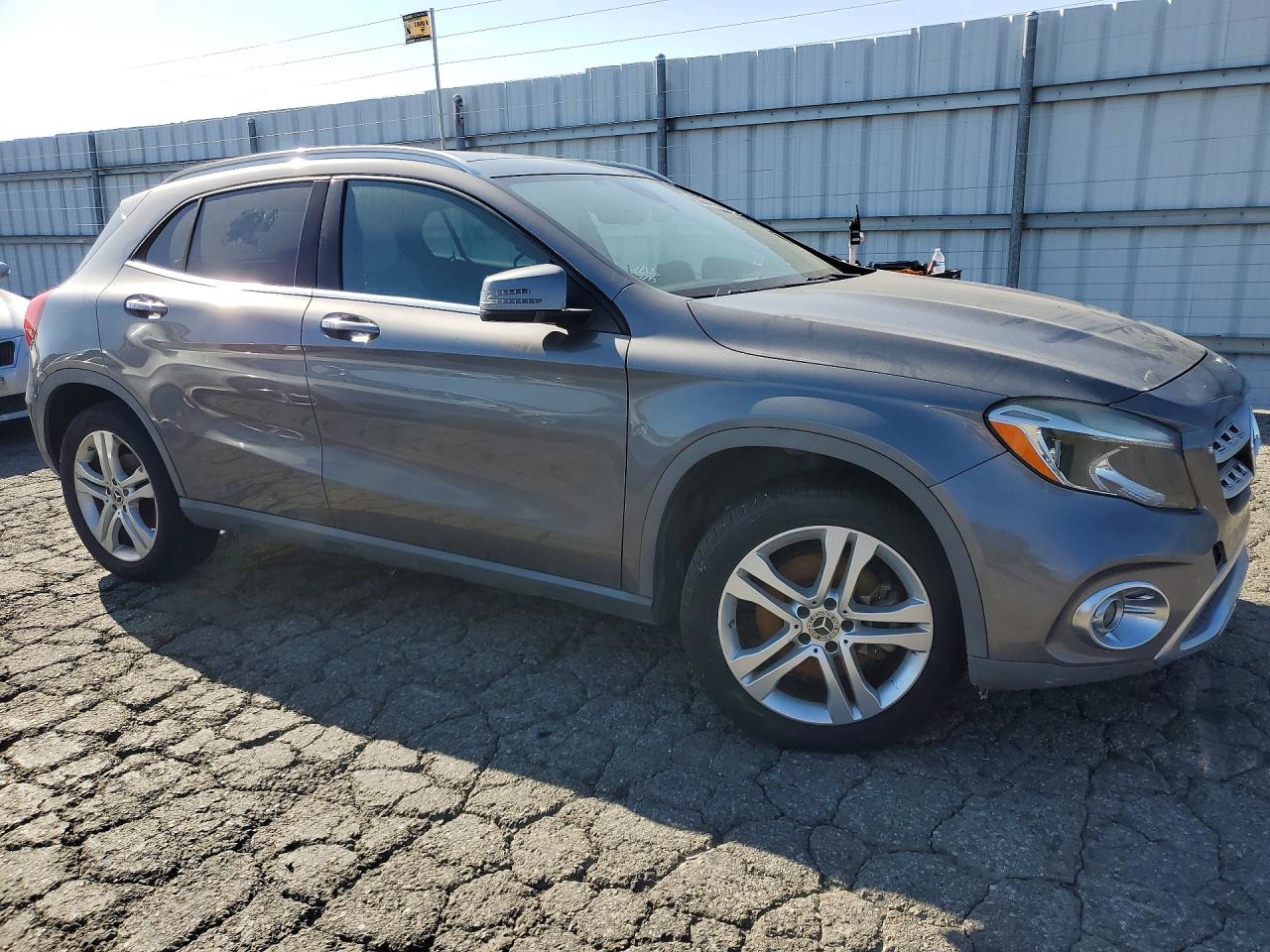 Mercedes-Benz GLA 250