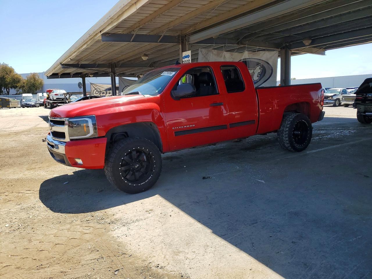 Salvage Chevrolet Silverado Image
