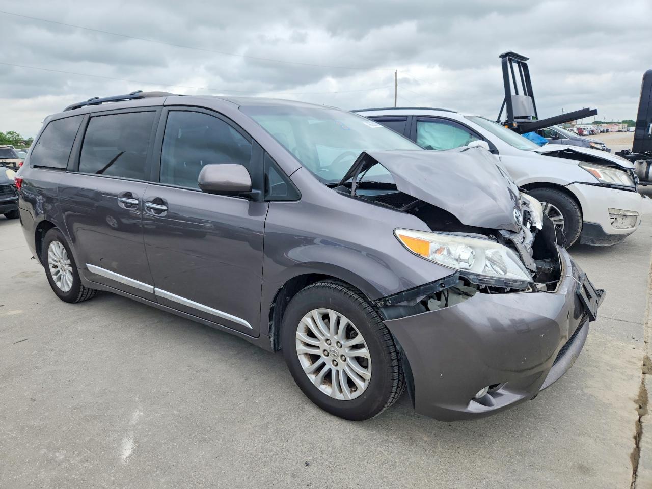 Toyota Sienna Xle 8-passenger