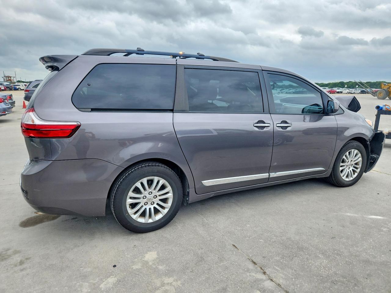 Toyota Sienna Xle 8-passenger