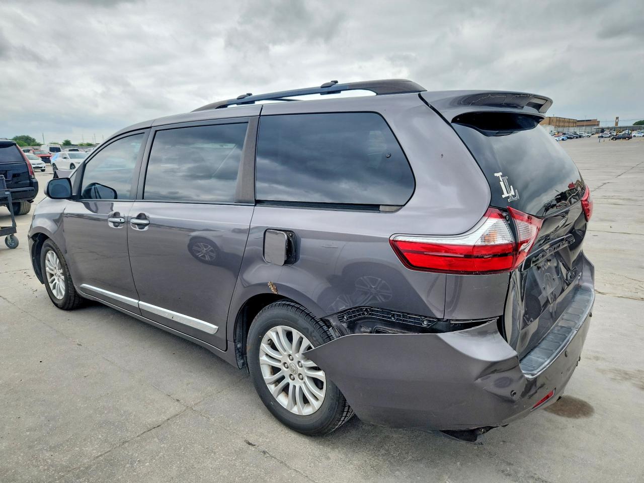 Toyota Sienna Xle 8-passenger