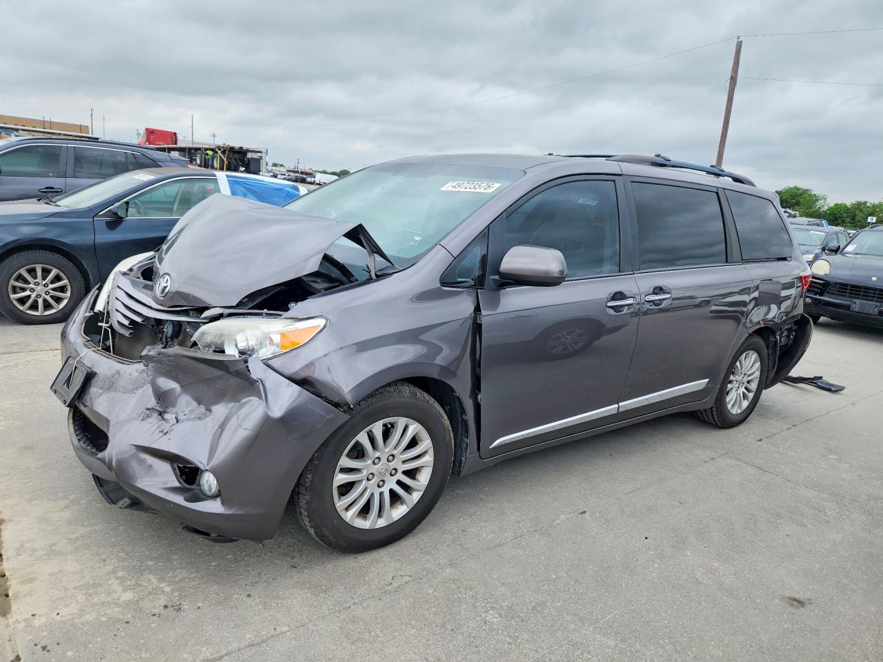 Salvage Toyota Sienna Image