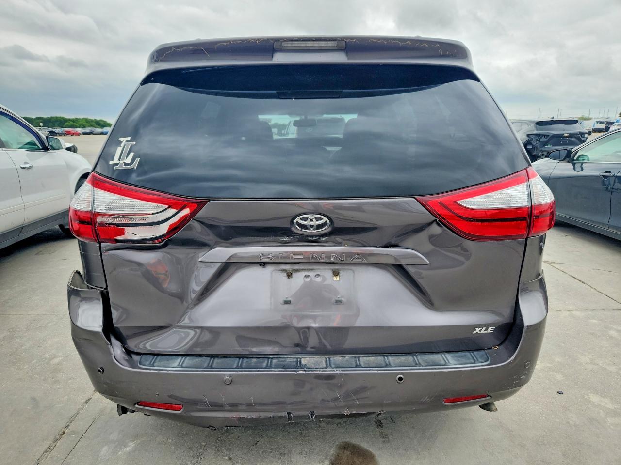 Toyota Sienna Xle 8-passenger