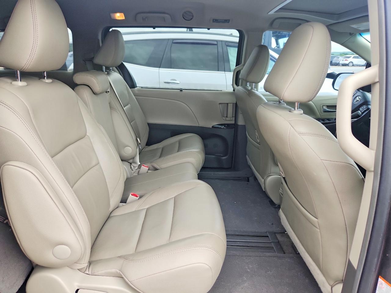 Toyota Sienna Xle 8-passenger