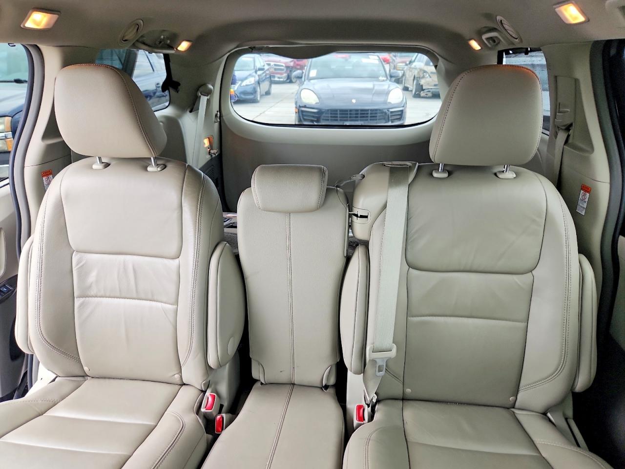 Toyota Sienna Xle 8-passenger