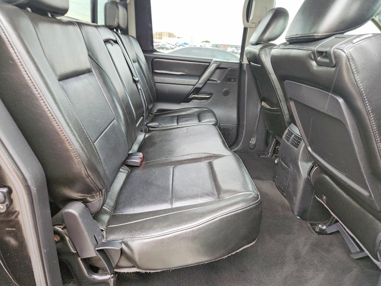 Nissan Titan Se