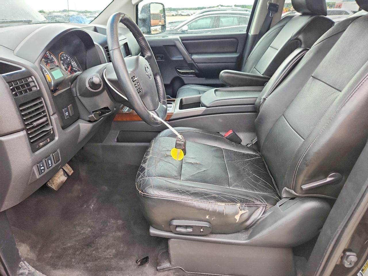 Nissan Titan Se